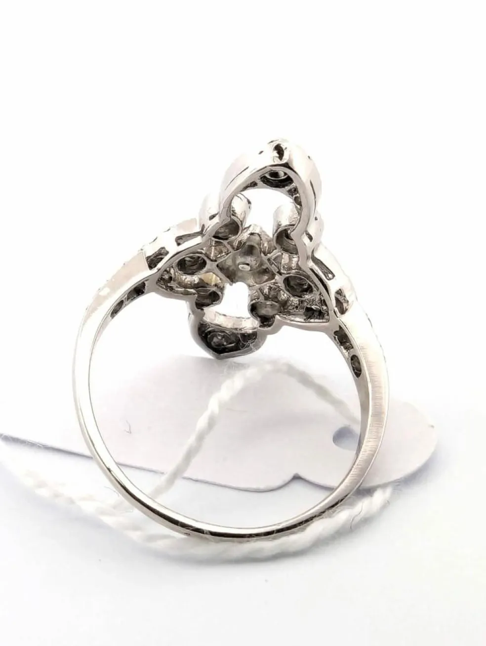 Bague en platine avec diamants