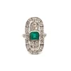 Bague en platine avec émeraude centrale et diamants environnants