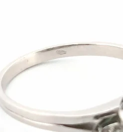 Bague en platine avec émeraude et diamants