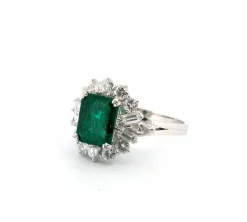 Bague en platine avec émeraude et diamants