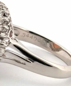 Bague en platine avec opale éthiopienne et diamants