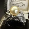 Bague en platine avec perle et diamants