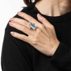 Bague en platine avec rubis aigue-marine 12 carats