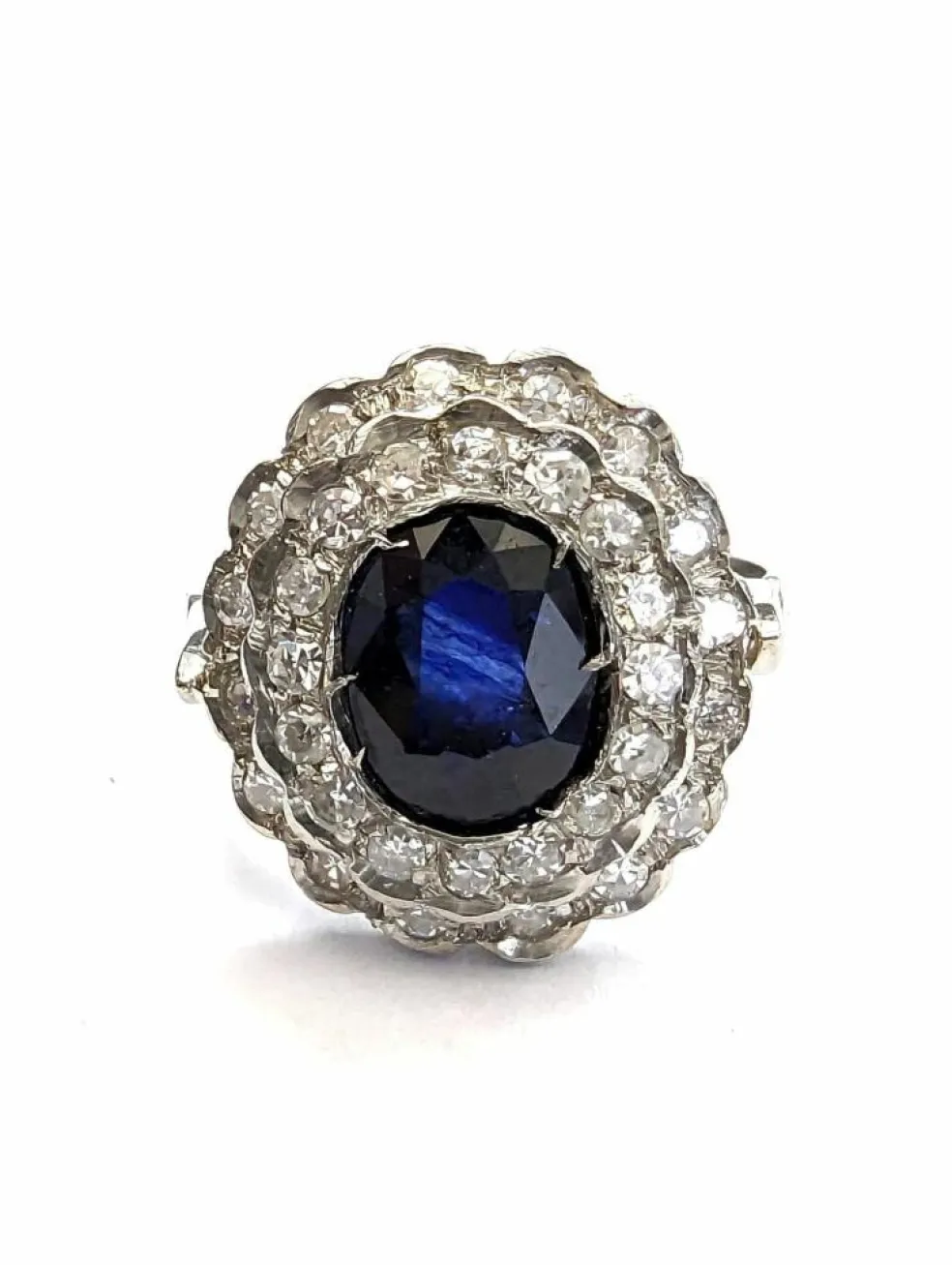 Bague en platine avec saphir et diamants
