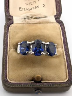 Bague en platine avec saphirs et diamants