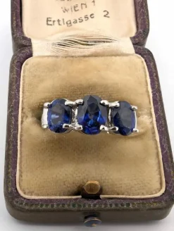 Bague en platine avec saphirs et diamants