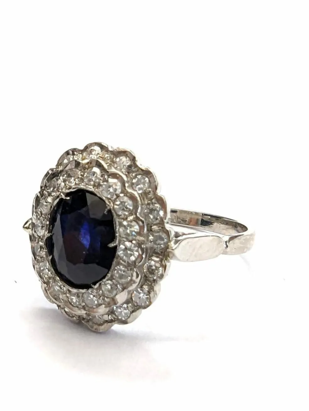 Bague en platine avec saphir et diamants