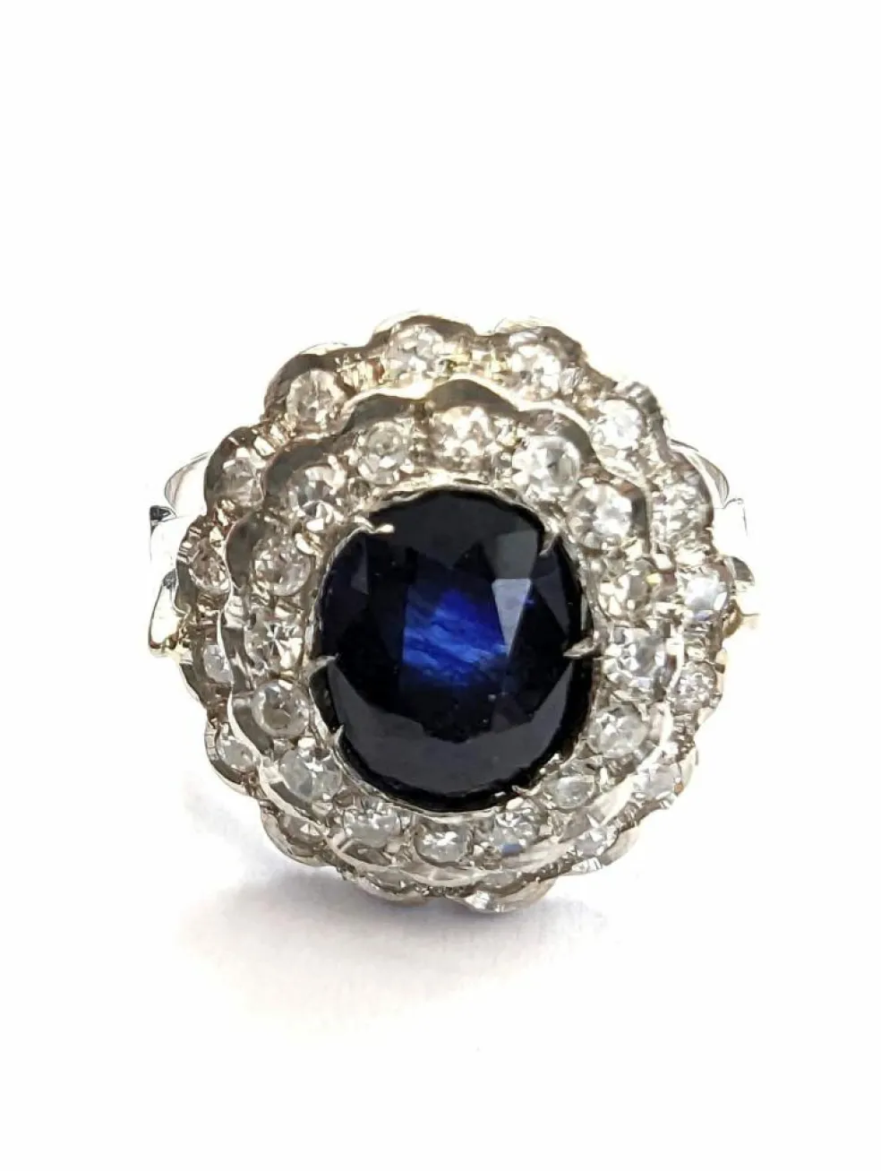 Bague en platine avec saphir et diamants