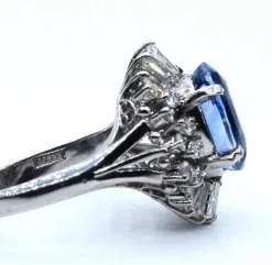 Bague en platine avec saphir et diamants