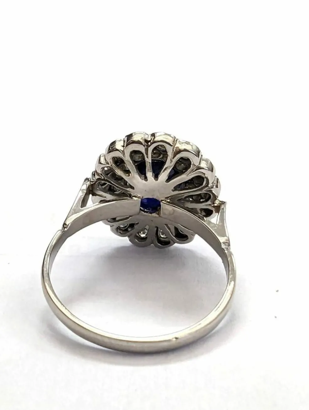 Bague en platine avec saphir et diamants