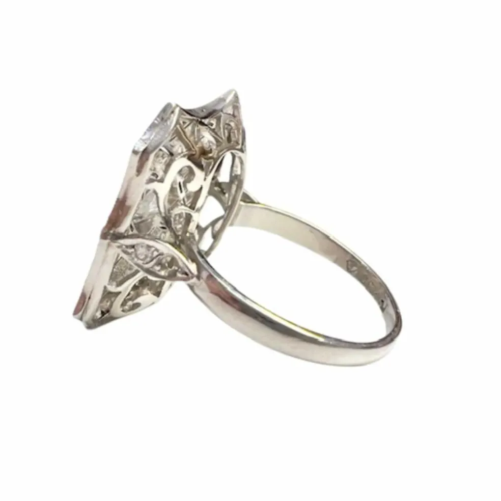 Bague en platine de style Art Déco avec diamants