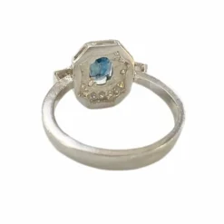 BAGUE EN PLATINE DE STYLE ART DÉCO AVEC DIAMANTS DE 0,38 ct ET SAPHIR DE 1,05 ct