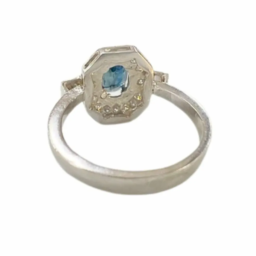 BAGUE EN PLATINE DE STYLE ART DÉCO AVEC DIAMANTS DE 0,38 ct ET SAPHIR DE 1,05 ct