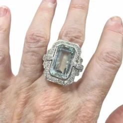 Bague en platine de style Art Déco avec aigue-marine et diamants