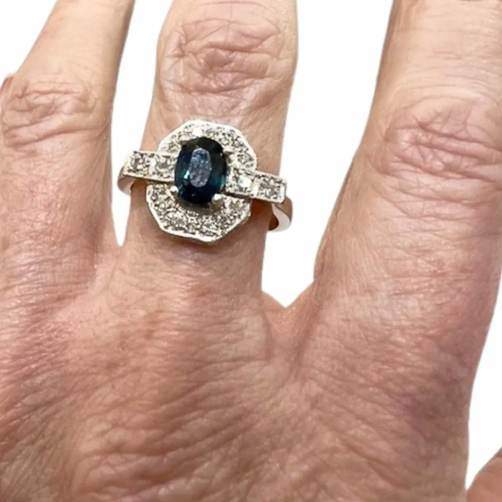 BAGUE EN PLATINE DE STYLE ART DÉCO AVEC DIAMANTS DE 0,38 ct ET SAPHIR DE 1,05 ct