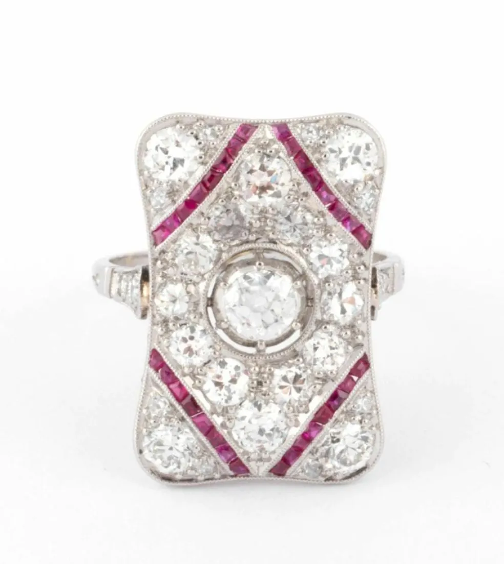 Bague en platine, diamants et rubis rectangulaire