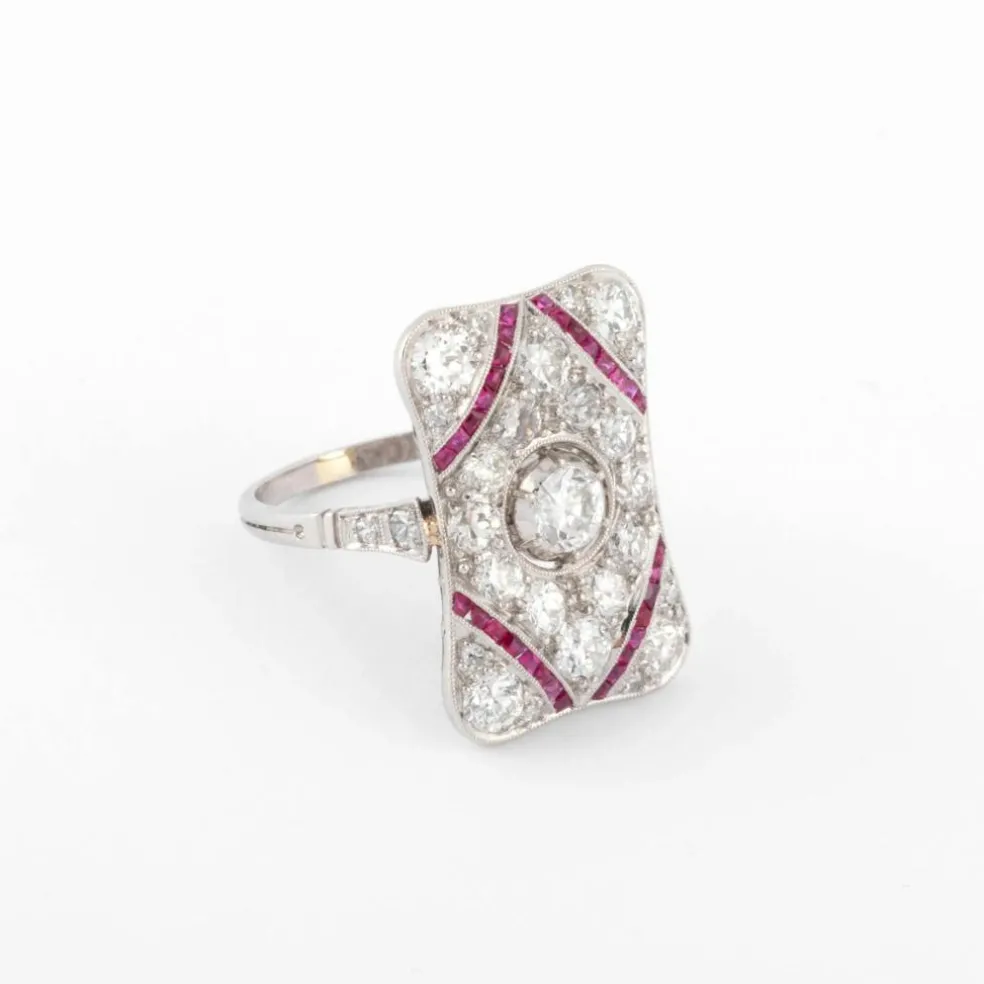 Bague en platine, diamants et rubis rectangulaire