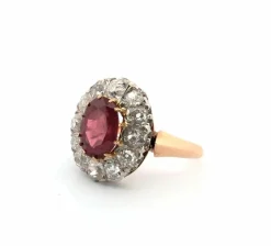Bague en platine et or avec rubis et diamants