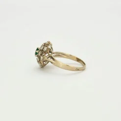 Bague en platine et or gris diamants et émeraude