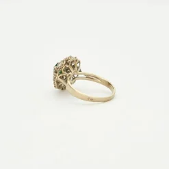 Bague en platine et or gris diamants et émeraude