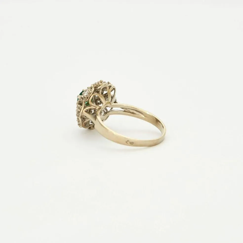 Bague en platine et or gris diamants et émeraude