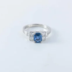 Bague en platine et saphir