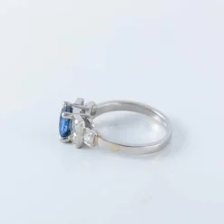 Bague en platine et saphir