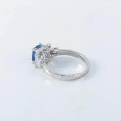 Bague en platine et saphir