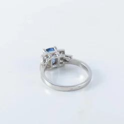 Bague en platine et saphir