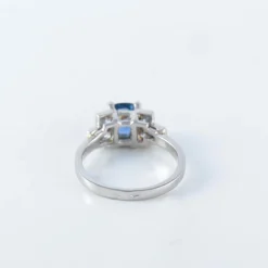 Bague en platine et saphir