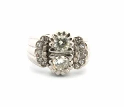 Bague en platine massif avec diamants centraux et diamants latéraux
