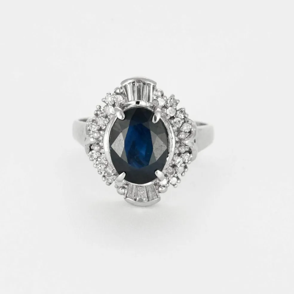Bague en platine, saphir et diamants