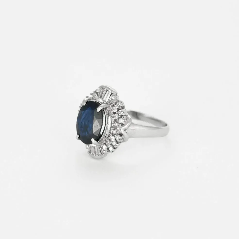 Bague en platine, saphir et diamants
