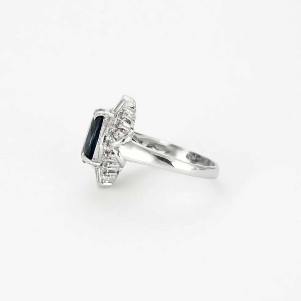 Bague en platine, saphir et diamants