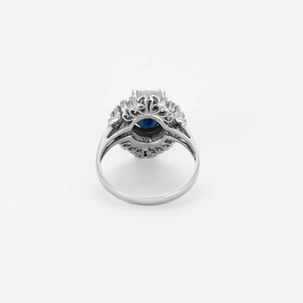 Bague en platine, saphir et diamants