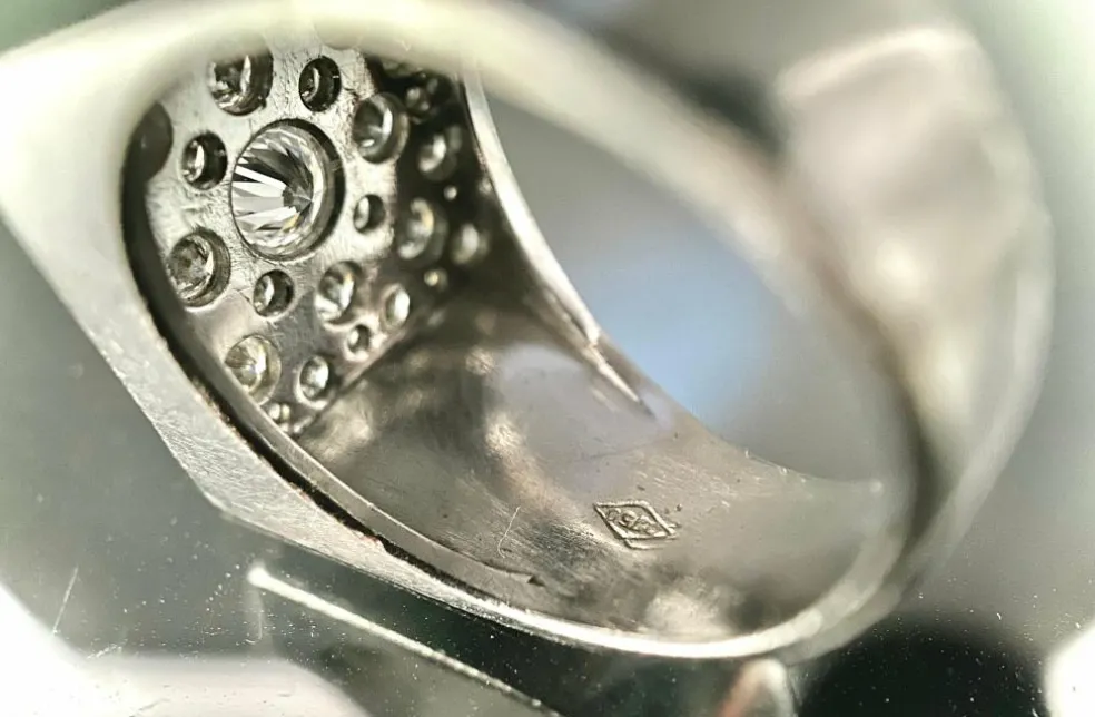 Bague en platine style chevalière