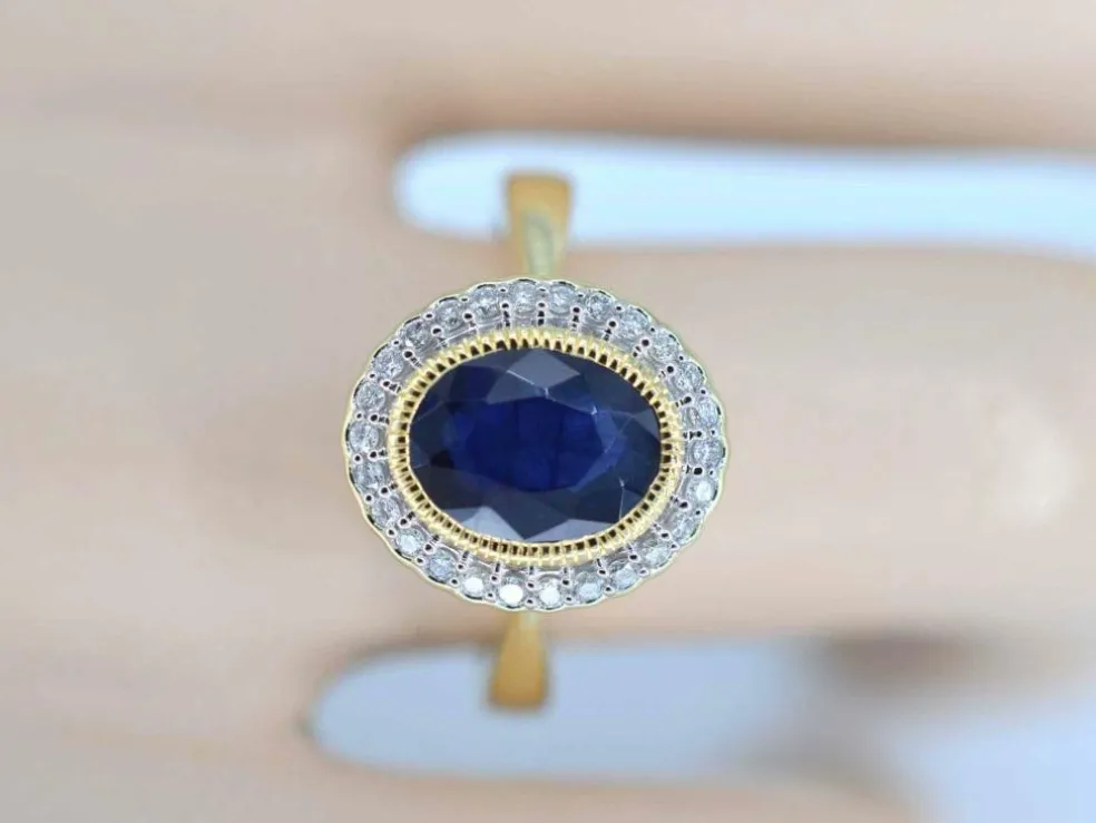 Bague entourage en or avec diamants et saphir