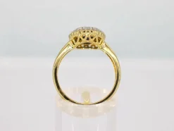 Bague entourage en or avec diamants et saphir