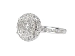 Bague entourage en or blanc avec diamants