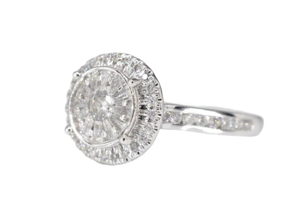 Bague entourage en or blanc avec diamants