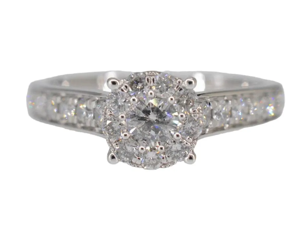 Bague entourage en or blanc avec diamants