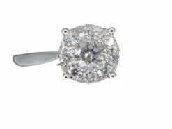 Bague entourage en or blanc avec diamants