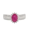 Bague entourage en or blanc, rubis et diamants