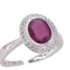 Bague entourage en or blanc avec diamants et rubis