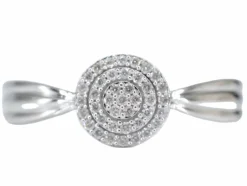Bague entourage en or blanc avec diamants