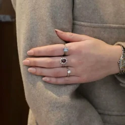 Bague entourage en or blanc 14 carats avec 10 diamants