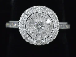 Bague entourage en or blanc avec diamants