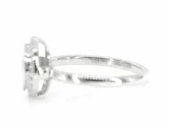 Bague entourage en or blanc avec diamants