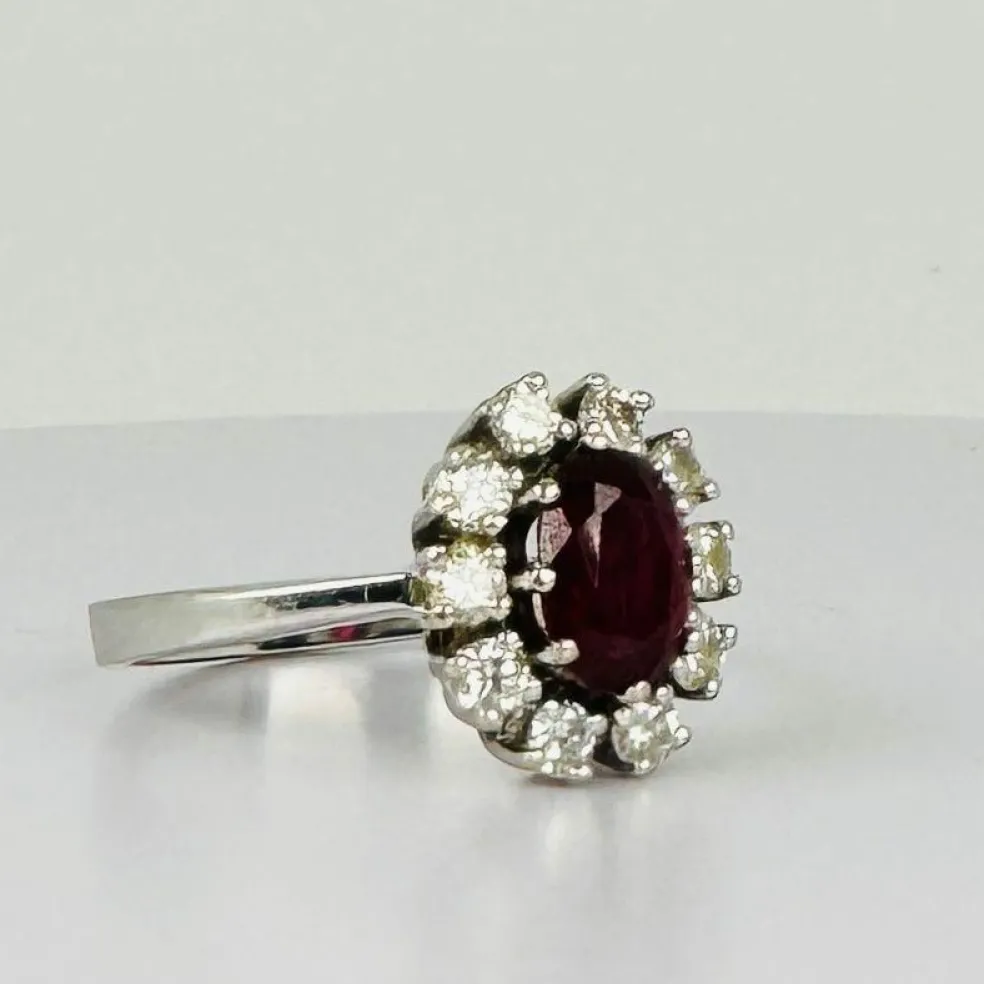 Bague entourage en or blanc 14 carats avec 10 diamants