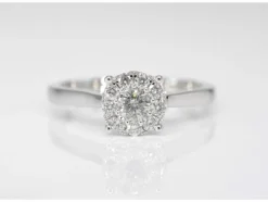 Bague entourage en or blanc avec diamants